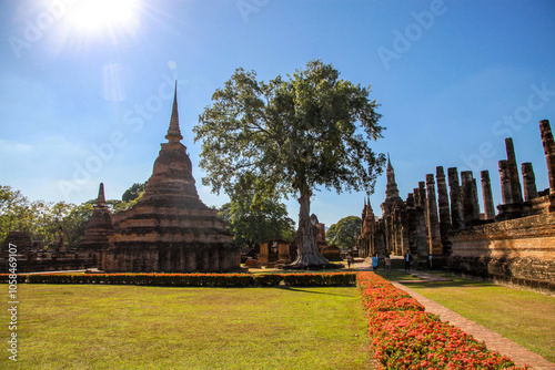 Sukhothai Historical Park is a world heritage site, showing the masterpieces of early Thai architecture, the magnificent beauty of art and the architecture of the past glory, showing the wisdom.