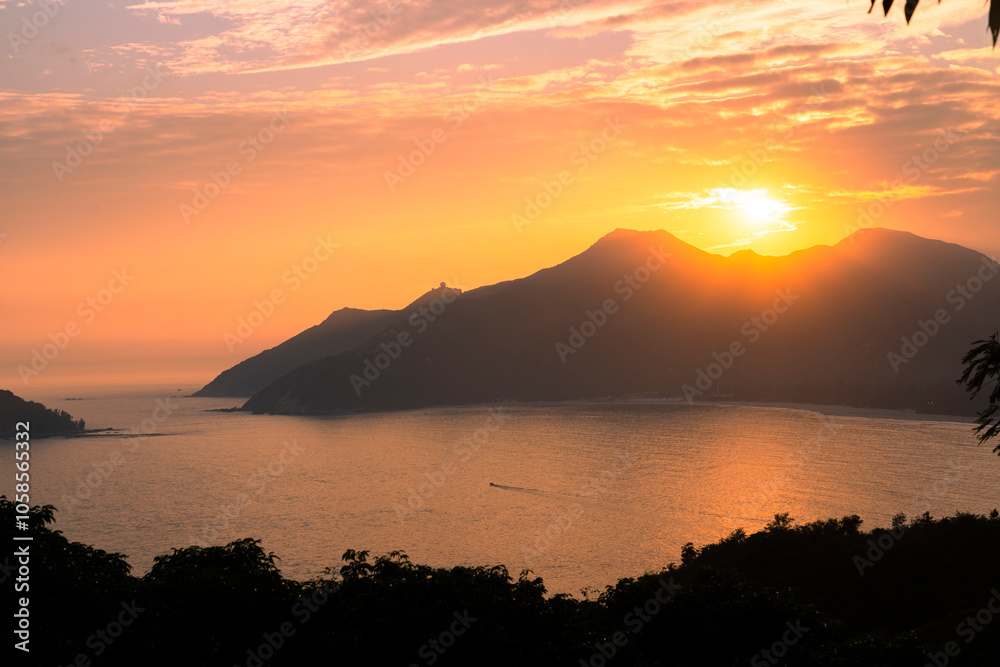 Fototapeta premium Seaside mountain sunset