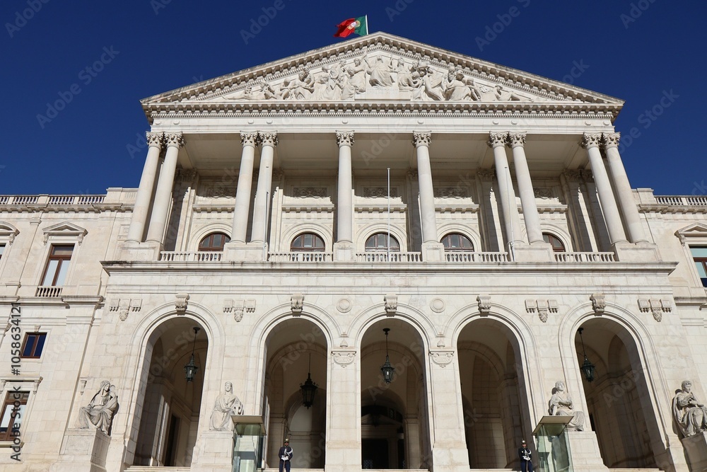 Naklejka premium Le palais de Sao Bento, parlement portugais, vue de l'extérieur, ville de Lisbonne, Portugal