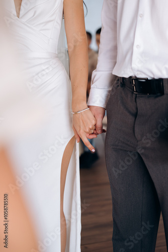 Obraz na płótnie bride and groom w salonie