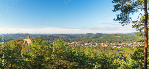 Ausblick über den Pfälzerwald mit dem Drachenfels und der Ortschaft Busenberg, hinten die Burgengruppe Altdahn photo