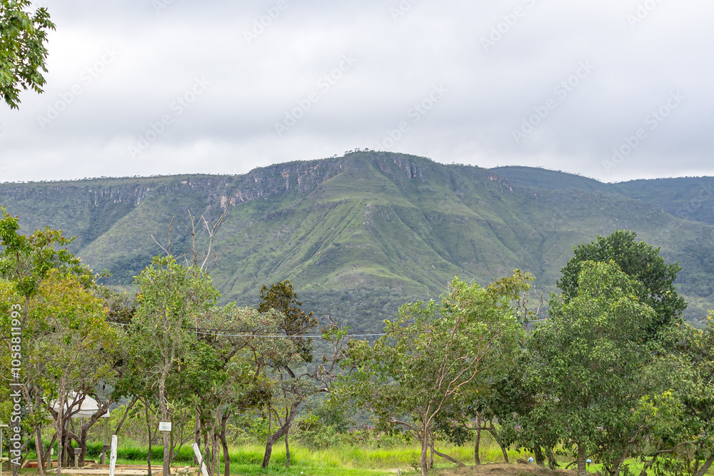 Fototapeta premium vista das serras na cidade de Alto Paraiso de Goiás, região da Chapada dos Veadeiros, Estado de Goiás, Brasil