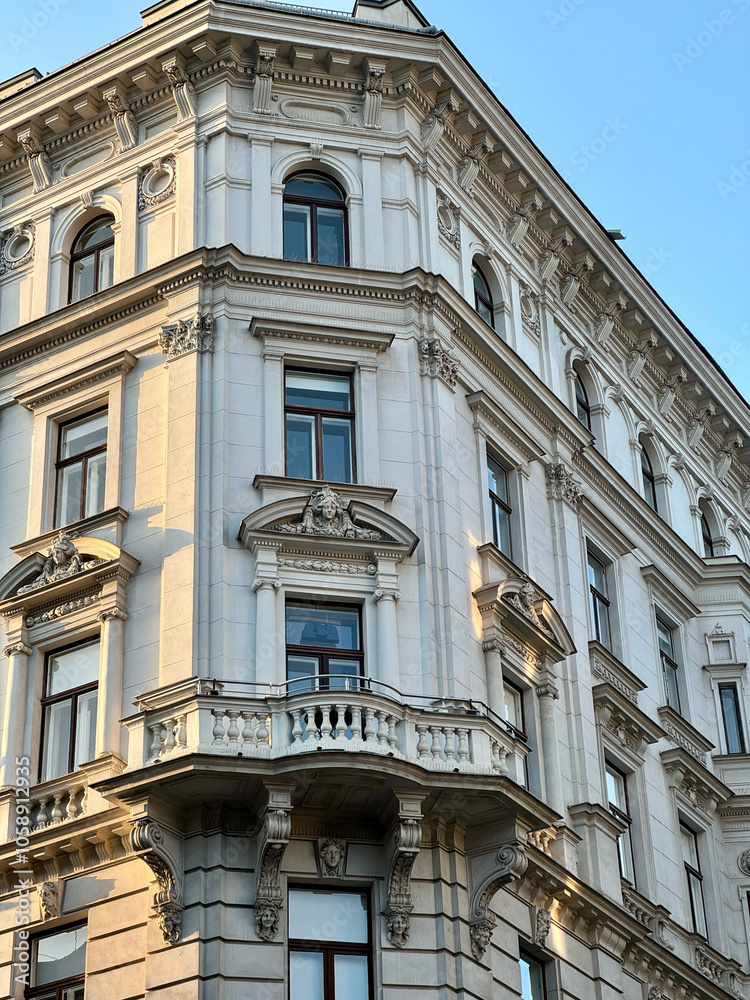 Historische Altbaufassaden in Mariahilf, 6. Bezirk von Wien, Österreich