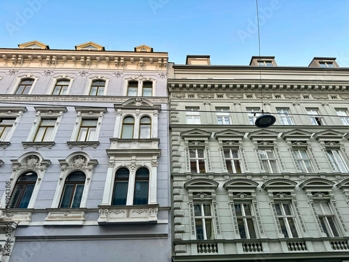 Obraz na płótnie Schöne Altbaufassaden im Stadtteil Mariahilf im 6. Bezirk von Wien, Österreich w salonie