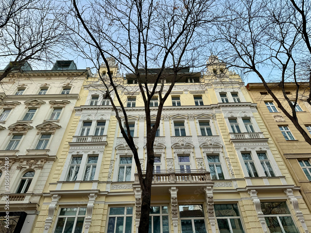 Schöne Altbaufassaden im Stadtteil Mariahilf im 6. Bezirk von Wien, Österreich