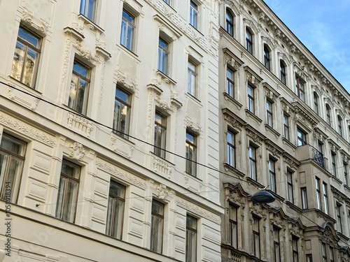 Obraz na płótnie Prachtvolle Altbaufassaden in Mariahilf im 6. Bezirk von Wien, Österreich w salonie