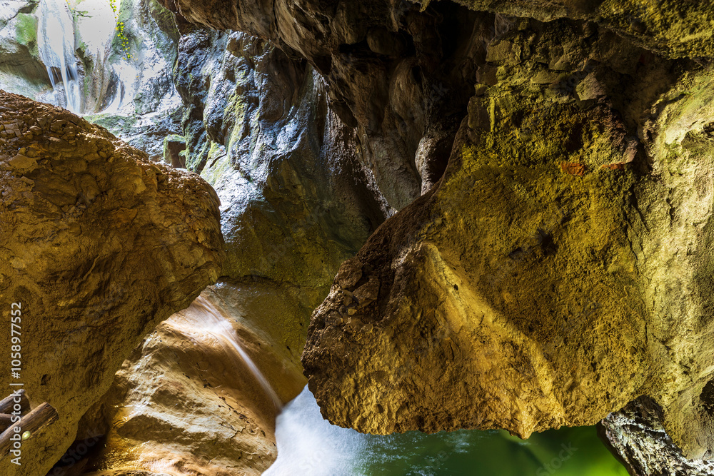Caglieron caves