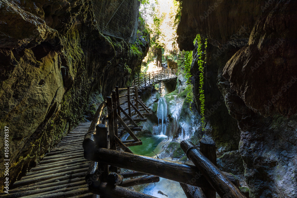 Caglieron caves