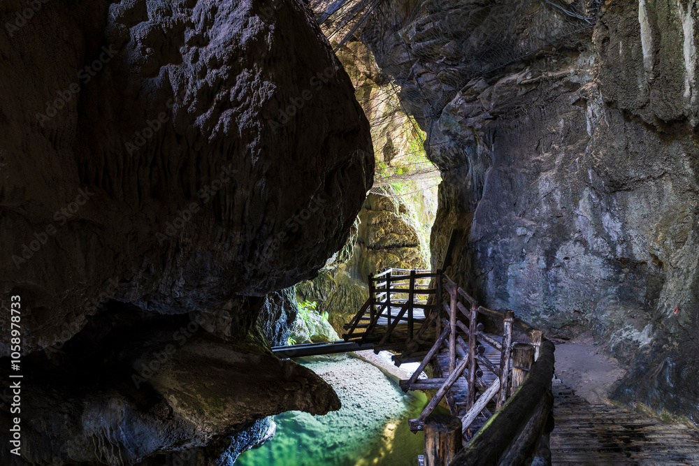 Caglieron caves