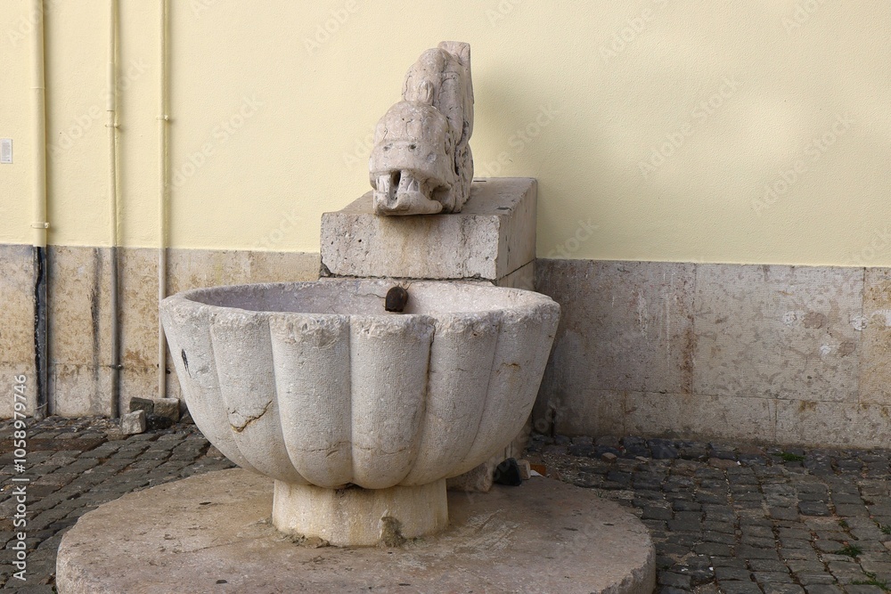 Φωτογραφία Vieille fontaine dans la ville, ville de Lisbonne, Portugal
