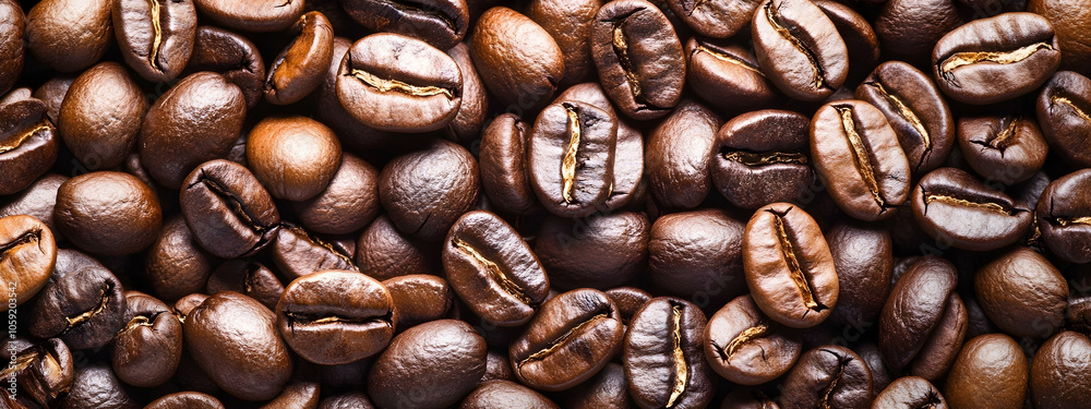 Obraz premium Creative coffee banner wallpaper, seamless pattern texture - Top view of brown roasted coffee beans