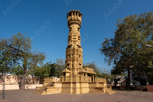 Cuadro en lienzo Manastambha is located inside the famous Hutheesing Jain Temple in Ahmedabad