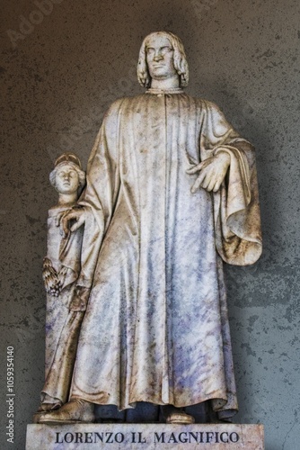 Obraz na płótnie florenz, italien - statue von lorenzo de medici an der außenfassade der uffizien w salonie