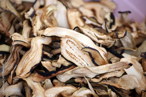 Obraz na płótnie dried eggplant from dried vegetables, sun dried eggplant slices w salonie
