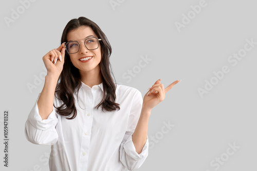 Happy smiling young woman i...