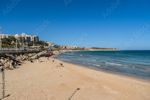 Blick auf den Stadtstrand und Altstadt von Tarragona, Spanien photo