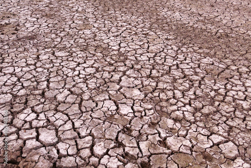 Obraz na płótnie Drought caused by global warming is the decrease in water supply w salonie