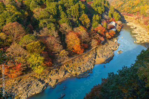 日本の風景・秋　京都嵯峨嵐山　紅葉の保津峡（嵐峡）