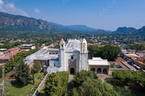 Schilderij op canvas Aerial Drone View of Tepozteco Mountain and Exconvento de la Natividad, Morelos,