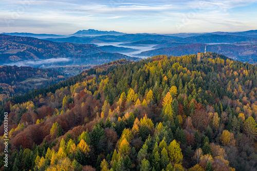 Malnik Beskid Sądecki, zachód słońca, jesień.