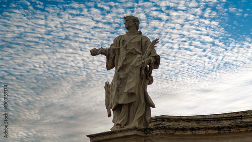 Rzeźba z placu świętego Piotra w Rzymie photo