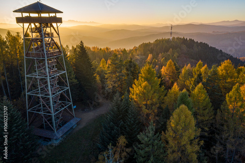 Malnik Beskid Sądecki, zachód słońca, jesień. photo