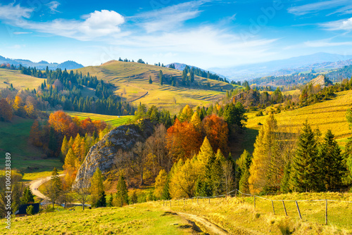 Obraz na płótnie Mountain landscape in the Pieniny National Park at the foot of the Tatra Mountains. Pieniny Park is located on the border of Poland and Slovakia w salonie