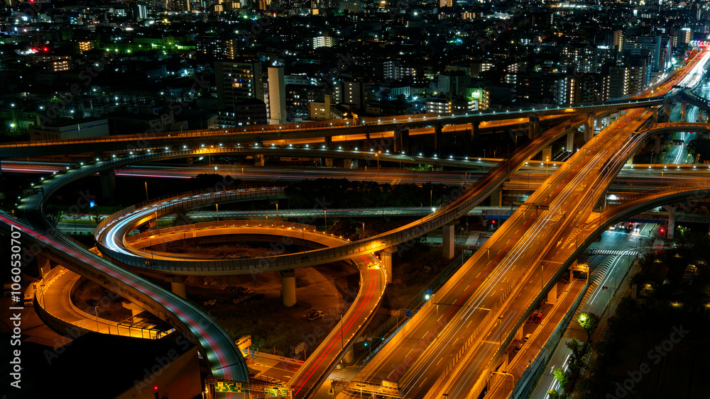 東大阪市役所22階展望ロビーから見える高速道路の夜景