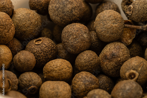 Fototapeta Naklejka Na Ścianę i Meble -  allspice close-up, pile of whole allspice, texture , macro.