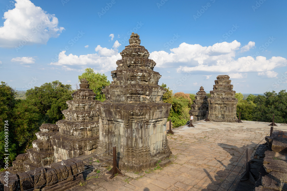 Naklejka premium Phnom Bakheng temple, Siem Reap, Cambodia.