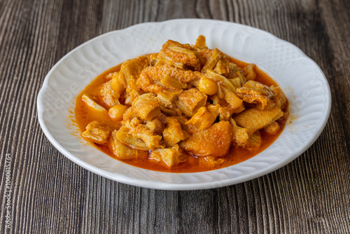 Obraz na płótnie A dish from Turkish cuisine. Lamb tripe with chickpeas served on a white plate. w salonie