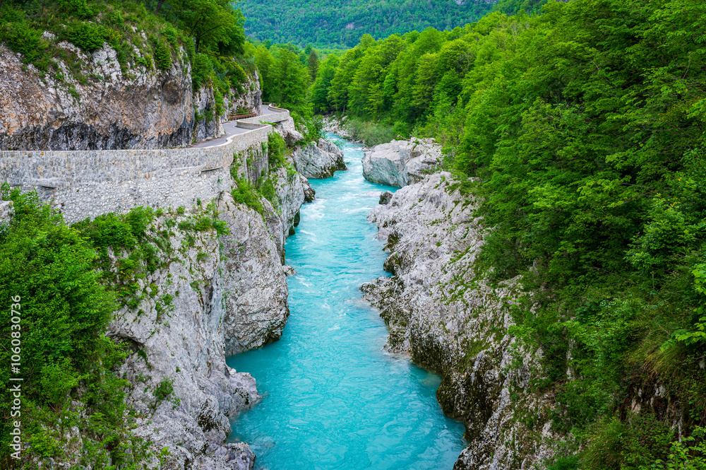 Vallée de la rivière Soča dite riviére émeraude Vallée de la rivière Soča dite riviére émeraude