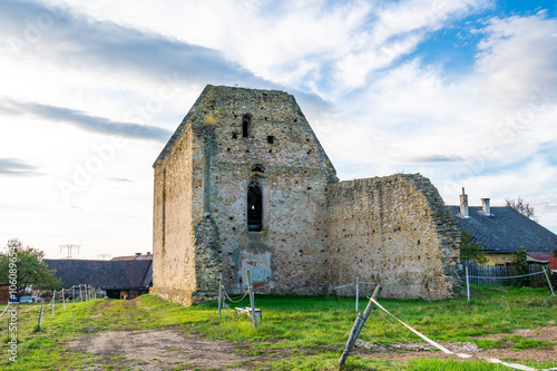 Obraz na płótnie A photo of the ruins of the Koruna Svate Marie Monastery near the village of Trebarov. The ancient stone walls and arches stand as a testament w salonie