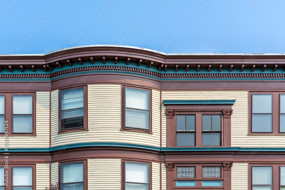 Obraz premium Residential Building Featuring Ornate Victorian Architectural Elements in Brighton, Massachusetts, USA 