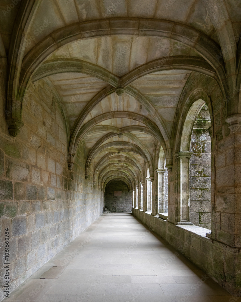 Claustro del Monasterio de Armenteira, en Meis (Galicia, España) Claustro del Monasterio de Armenteira, en Meis (Galicia, España)