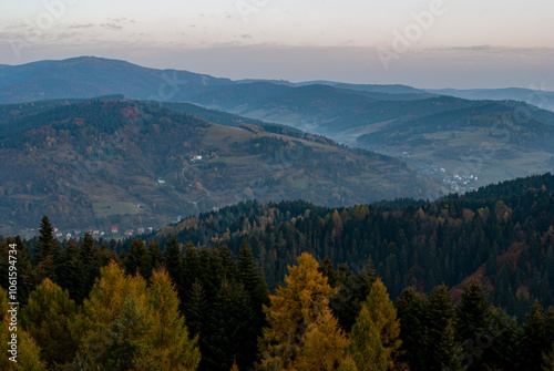 Dolina Popradu, Muszyna, Jesien w polskich Górach.