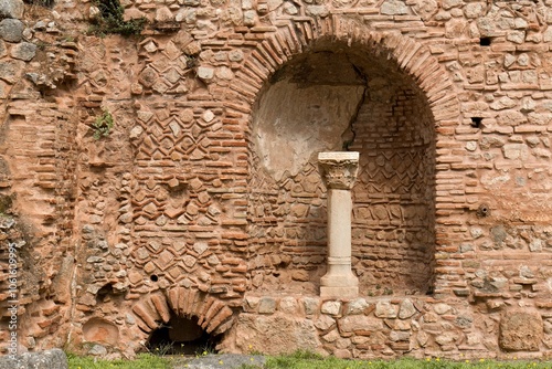 Fotografie Ruins of the ancient sacred precinct of Delphi