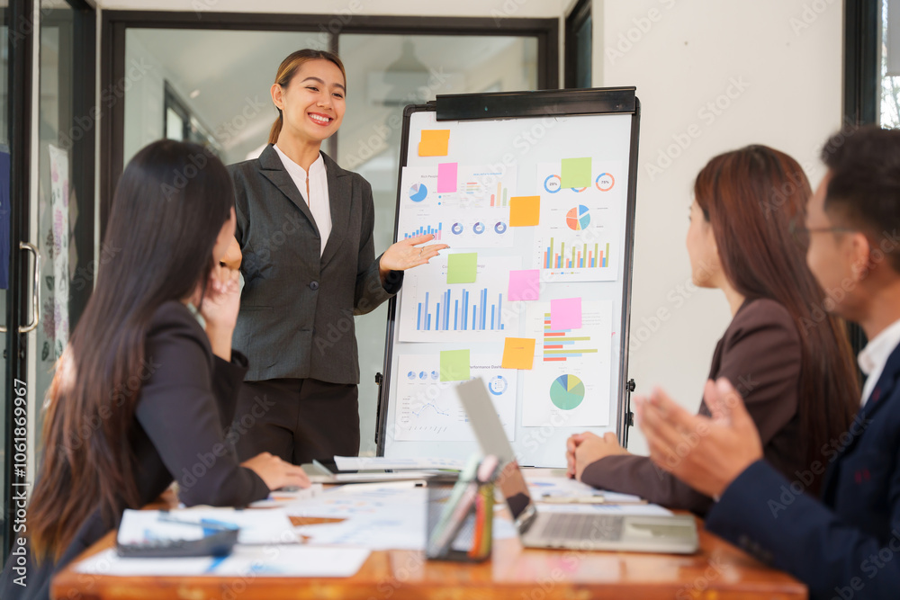 Fototapeta premium Group of Asian businessmen are sitting in a meeting, talking, exchanging knowledge. Presentation about office work
