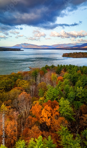 Obraz na płótnie Golden Sunrise Over Ashokan Reservoir in Autumn w salonie