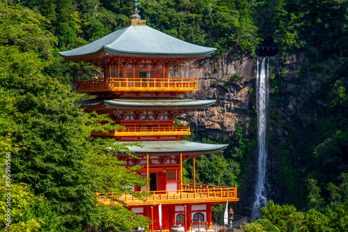 Canvas Print Red pagoda of Seigantoji Buddhist Temple and Nachi no Taki waterfall, Nachikatsuura, Wakayama, Japan