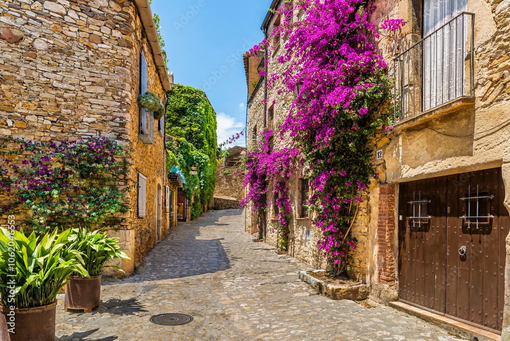 Obraz premium Peratallada is a medieval town in Catalonia, northern Spain, on the Costa Brava.