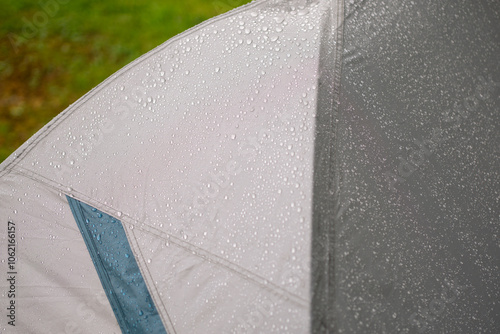 Canvastavla Raindrops on the gray waterproof tent after the cold summer storm