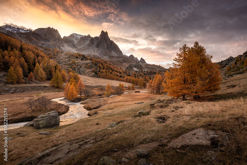 valle con colori autunnali