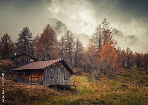 Baita nella nebbia photo