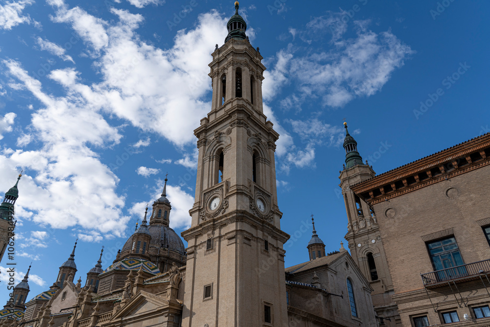 Majestic Dome Architecture Under Blue Sky - Historical Landmark Photo Majestic Dome Architecture Under Blue Sky - Historical Landmark Photo