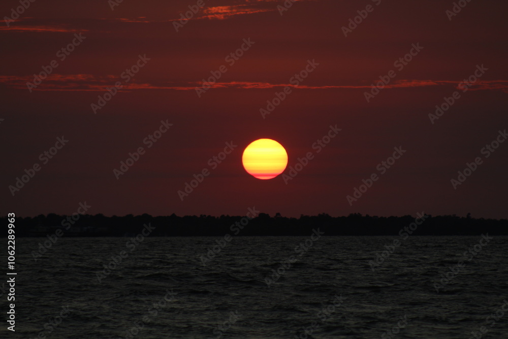 pôr do sol no rio amazonas pôr do sol no rio amazonas