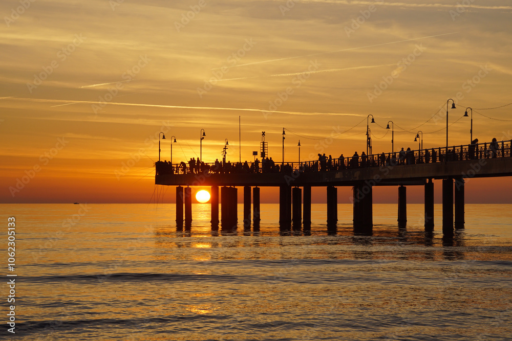Fototapeta premium sunset at the pier