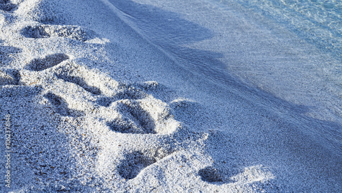 Beach of white quartz grains, like grains of rice, Arutas Beach