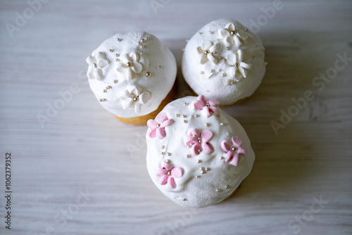 Delicious Easter kulich on a light background, showcasing homemade baking with a touch of warmth and coziness. Perfect for celebrating traditions and festive gatherings. photo