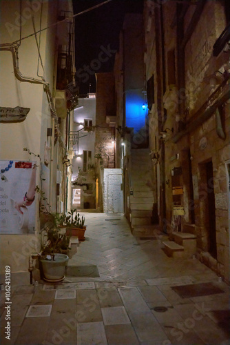 A walk in the old center of Polignano A Mare